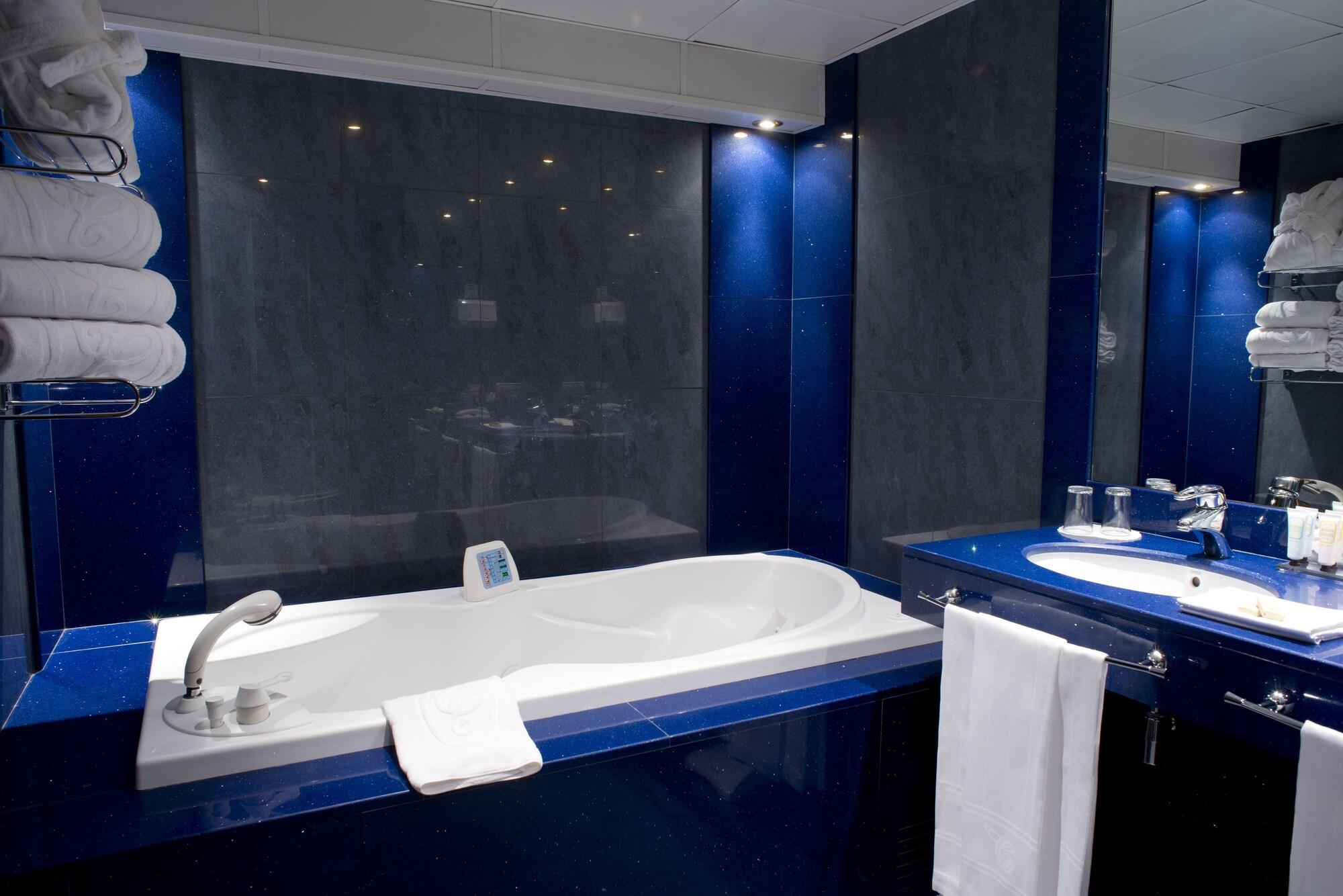A Casa Canut Hotel Gastronomic Les Escaldes Екстер'єр фото Bathroom