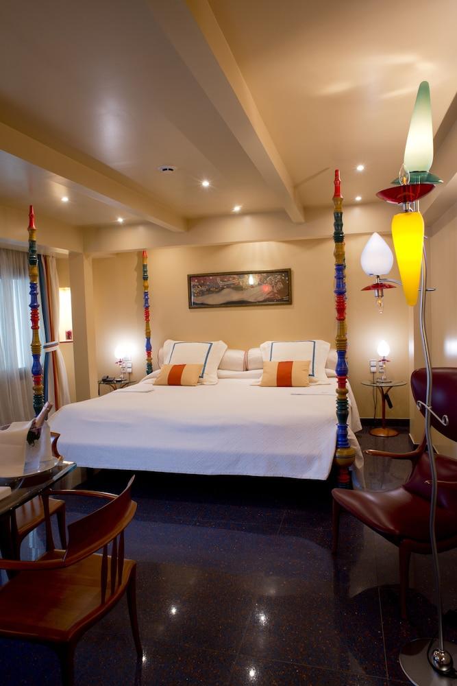 A Casa Canut Hotel Gastronomic Les Escaldes Екстер'єр фото A suite at the hotel