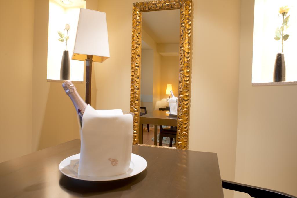 A Casa Canut Hotel Gastronomic Les Escaldes Екстер'єр фото A champagne bucket