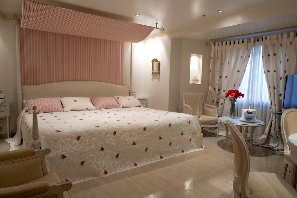 A Casa Canut Hotel Gastronomic Les Escaldes Екстер'єр фото A bedroom