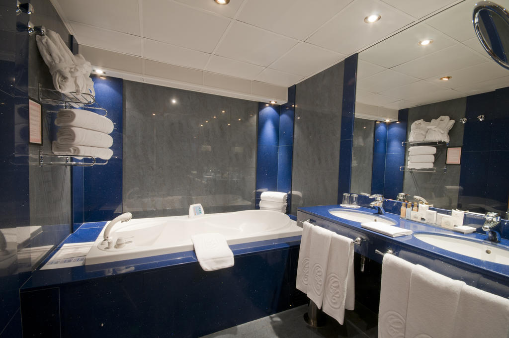 A Casa Canut Hotel Gastronomic Les Escaldes Екстер'єр фото Bathroom