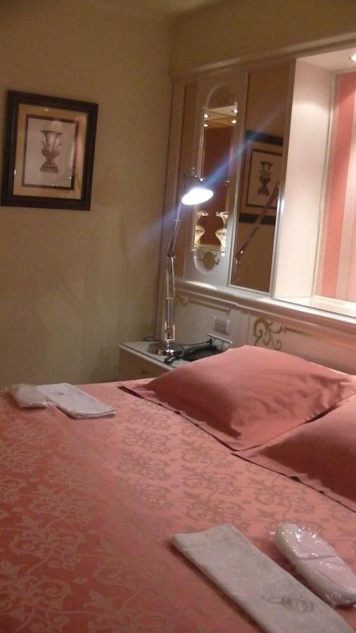 A Casa Canut Hotel Gastronomic Les Escaldes Екстер'єр фото A room at the hotel