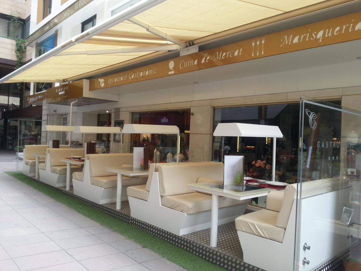 A Casa Canut Hotel Gastronomic Les Escaldes Екстер'єр фото A café in the station